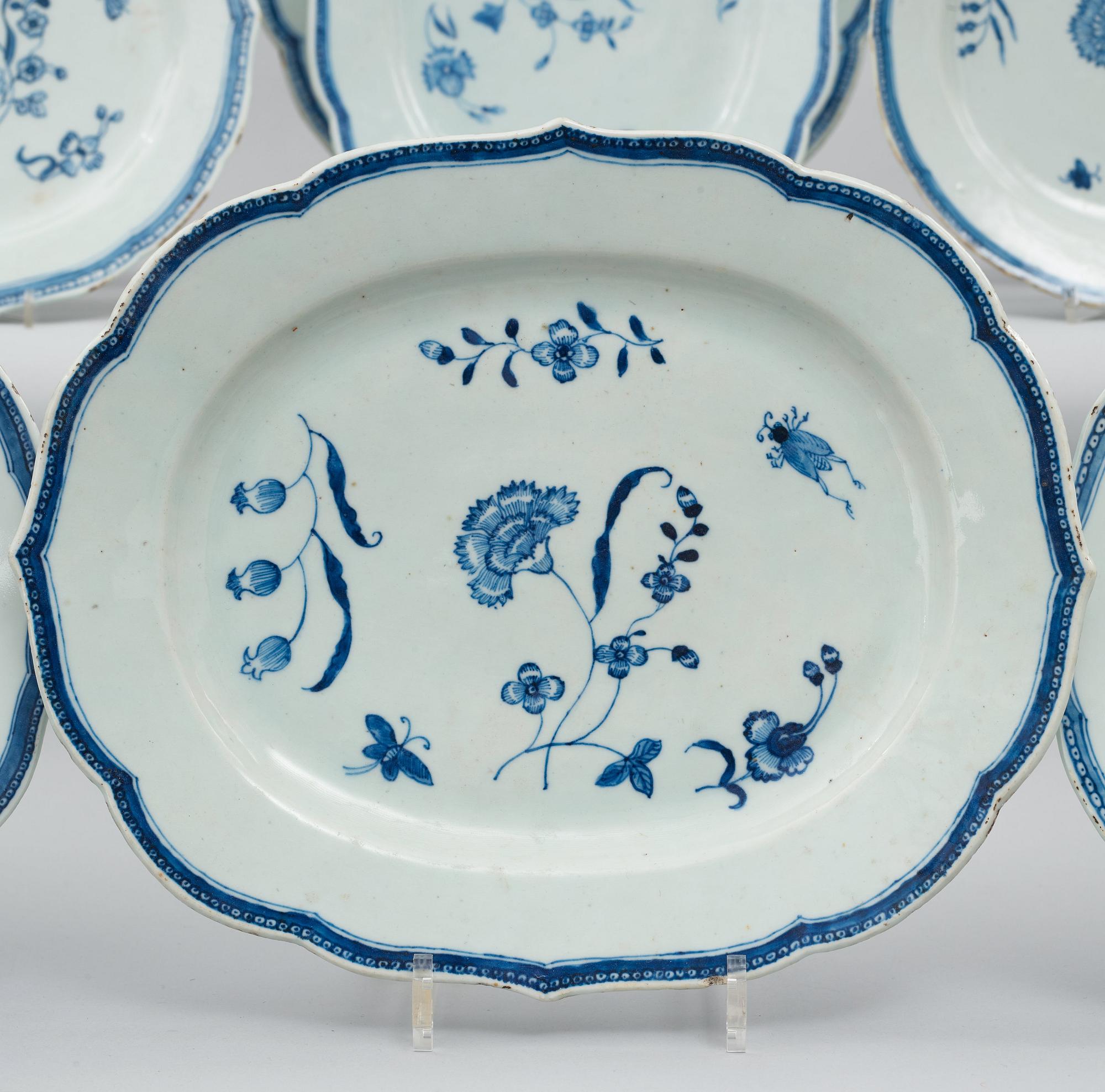 A blue and white dinner service, Qing dynasty, Qianlong (1736-1795), (53 pieces).