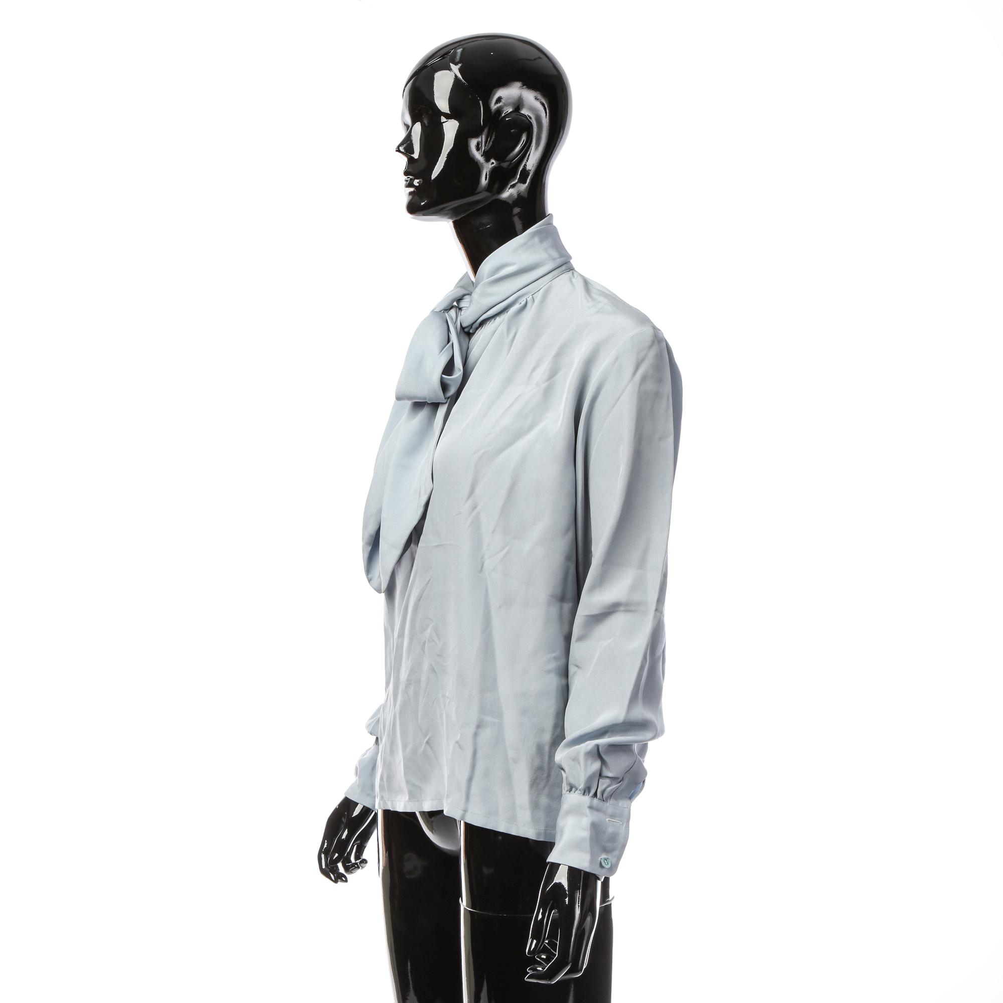 BLUS, Yves Saint Laurent.