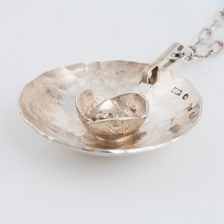 ROSA TAIKON a silver necklace.