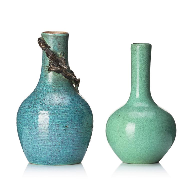 Two small vases, Qing dynasty, 18th/19th century.