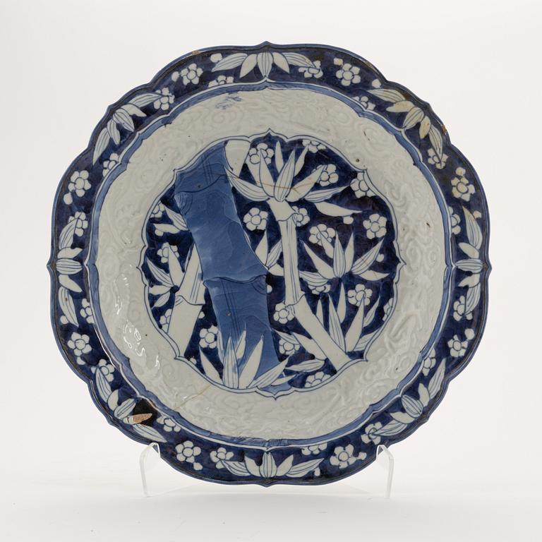 Fat, porslin. Japan, 1700-tal.