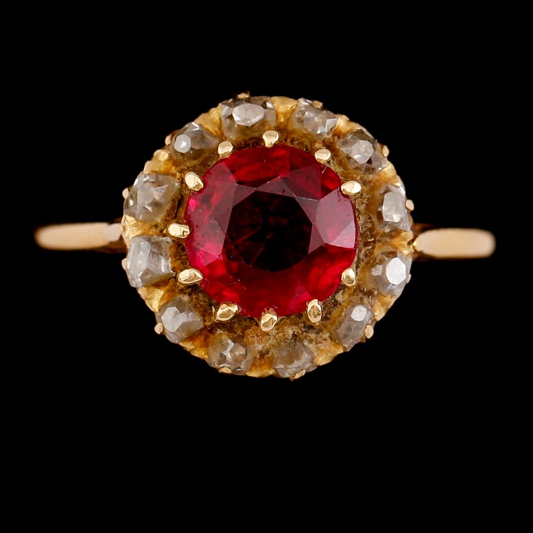 RING, 18 k guld, diamanter och röd sten. Total vikt 3 g.