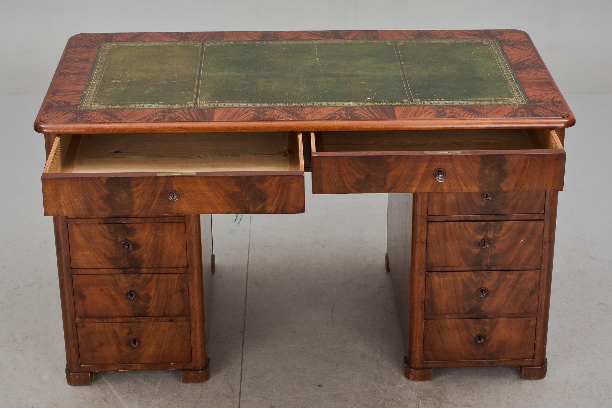 SKRIVBORD, senempire. 1800-talets mitt.
