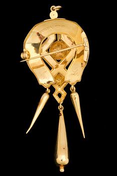 BROSCH, 18 k guld med 3 kläppar, Guldvaruaktiebolaget G. Dahlgren, Malmö, 1878. Vikt ca 6 g.