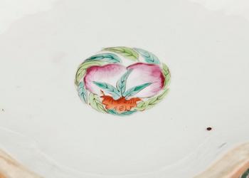 SKÅLFAT MED LOCK, porslin, Kina, 1800-tal.