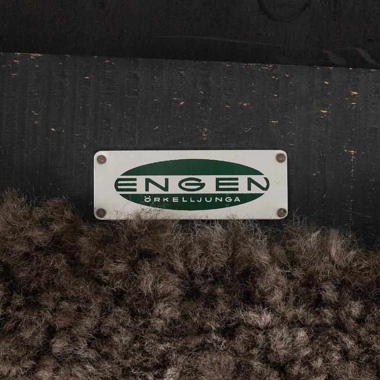 Fåtölj, fårskinn, Engen, Örkelljunga, 1900-talets mitt.