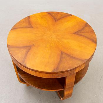 A walnut Art Deco style coffee table 21st century.