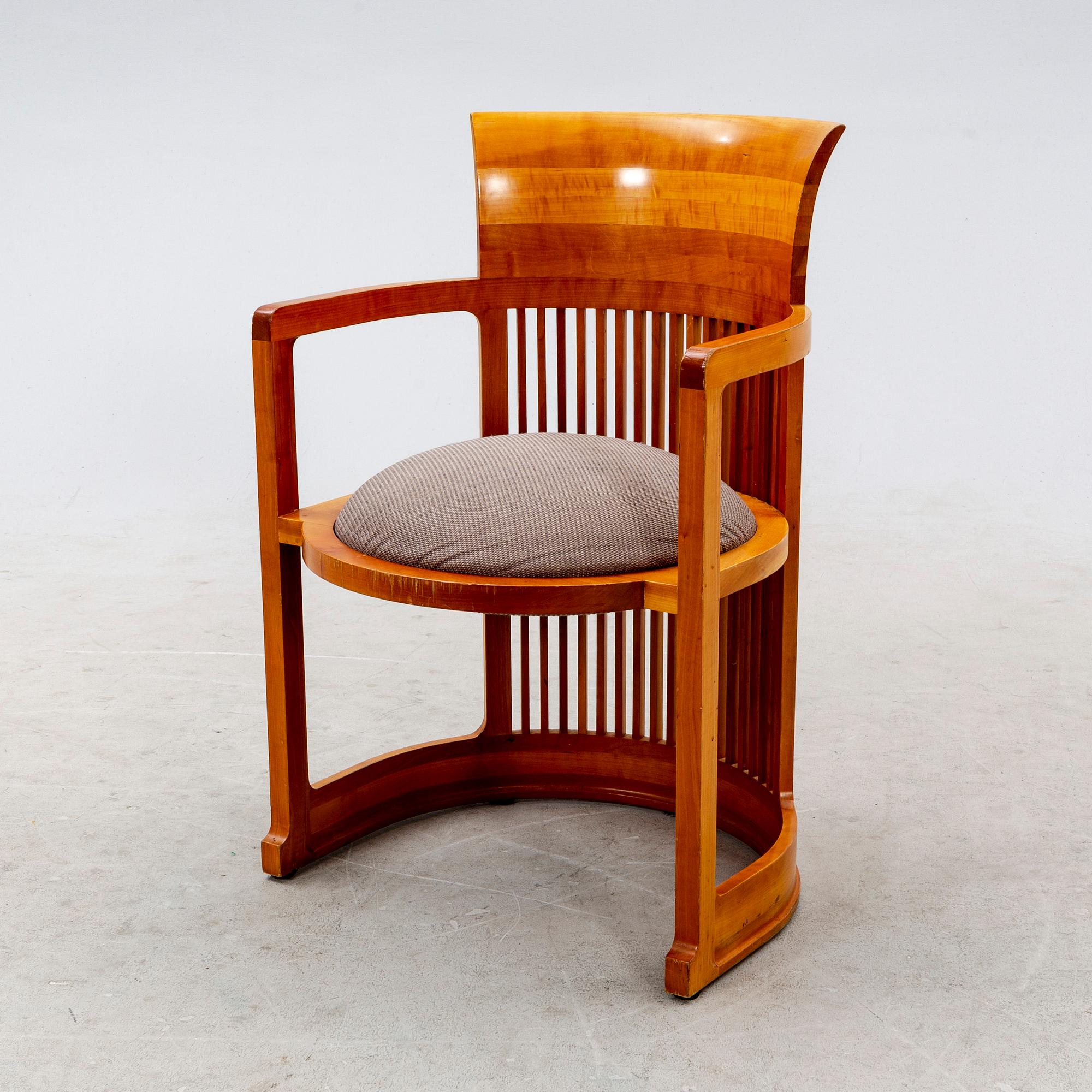 Frank Lloyd Wright, karmstol, modellnummer 606 "Barrel", Cassina.