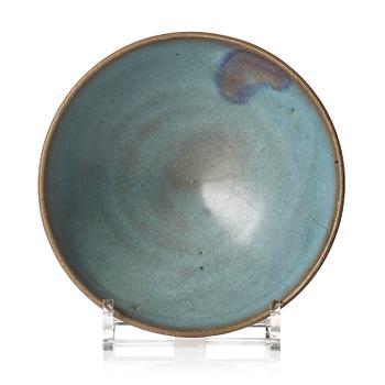 982. A large Jun glazed bowl with a purple splash, Song/Yuan dynasty.