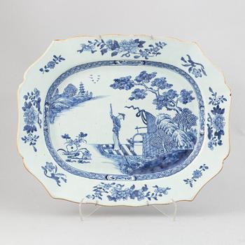 A set of three blue and white matched serving dishes, Qing dynasty, Qianlong (1736-95).