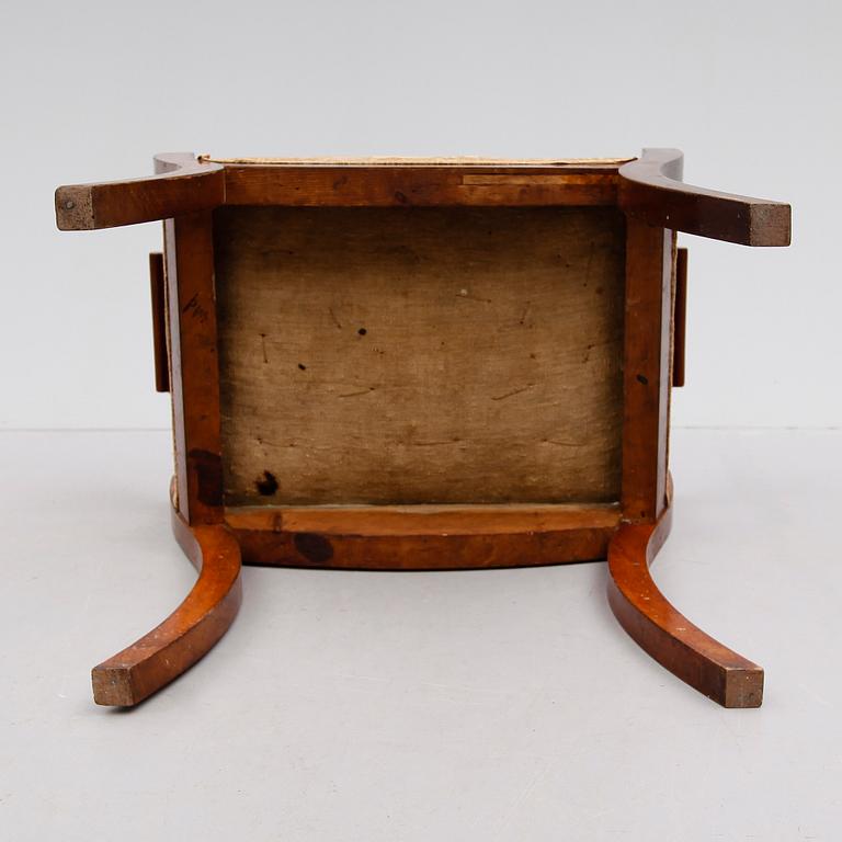 TABURETT, Karl Johan, 1800-talets mitt.