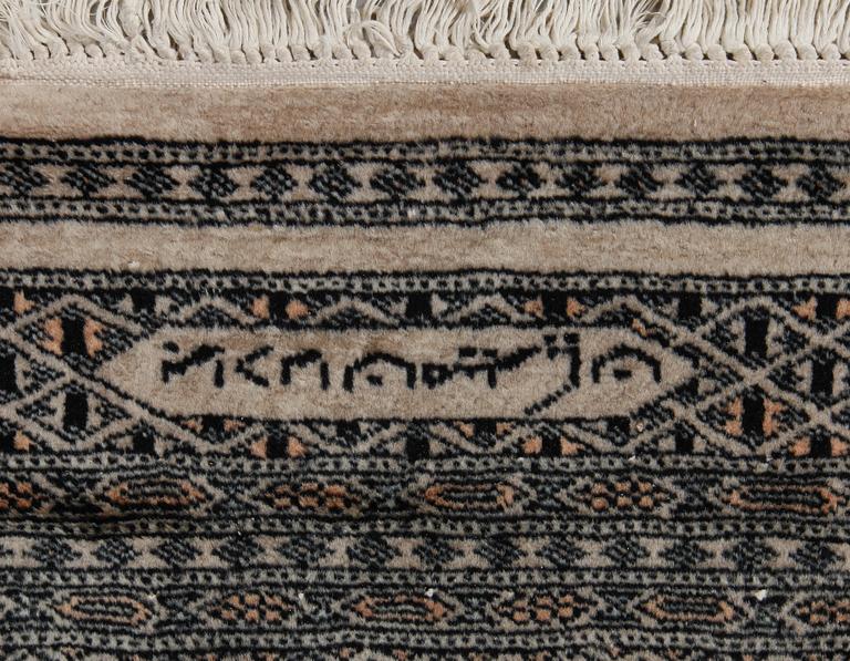 MATTA, Bocchara, Pakistan, signerad, 1900-talets senare del, ca 232 x 176 cm.