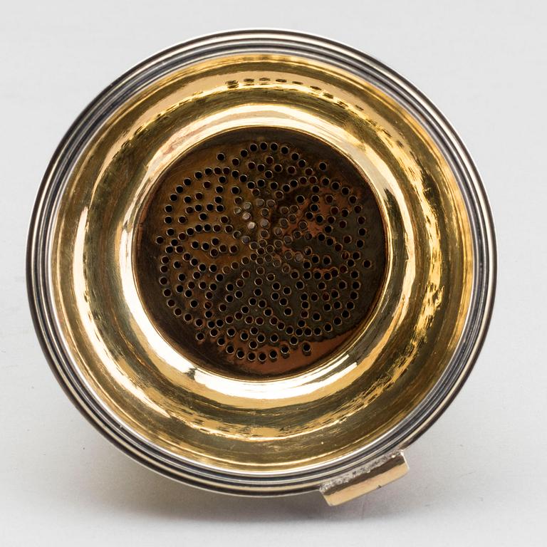 A SILVER WINE FUNNEL BY JOHN EMES LONDON 1803-4.TWO PARTS.