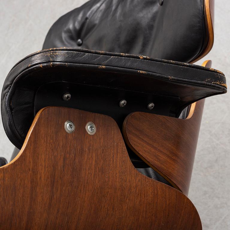 CHARLES & RAY EAMES, fåtölj och fotpall "Lounge chair", Herman Miller, USA.
