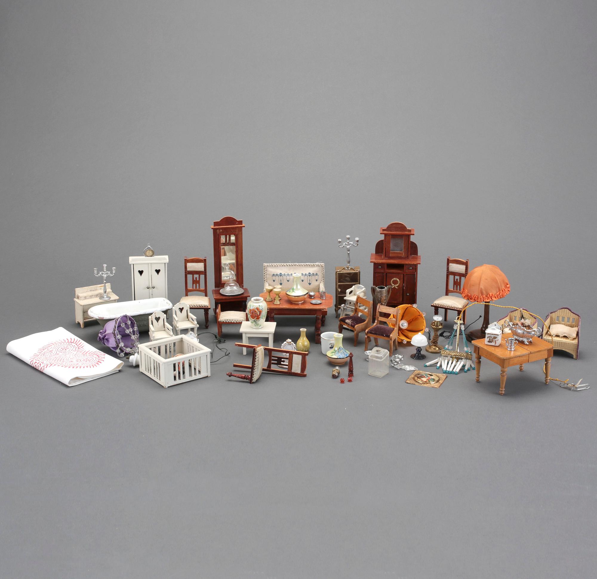 PARTI DOCKSKÅPSMÖBLER, mestadels 1900-tal.