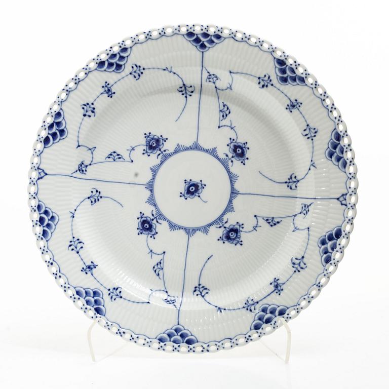 Royal Copenhagen, Two large "Blue fluted half and full lace" (Musselmalet halv- and helblond) porcelain serving dishes.