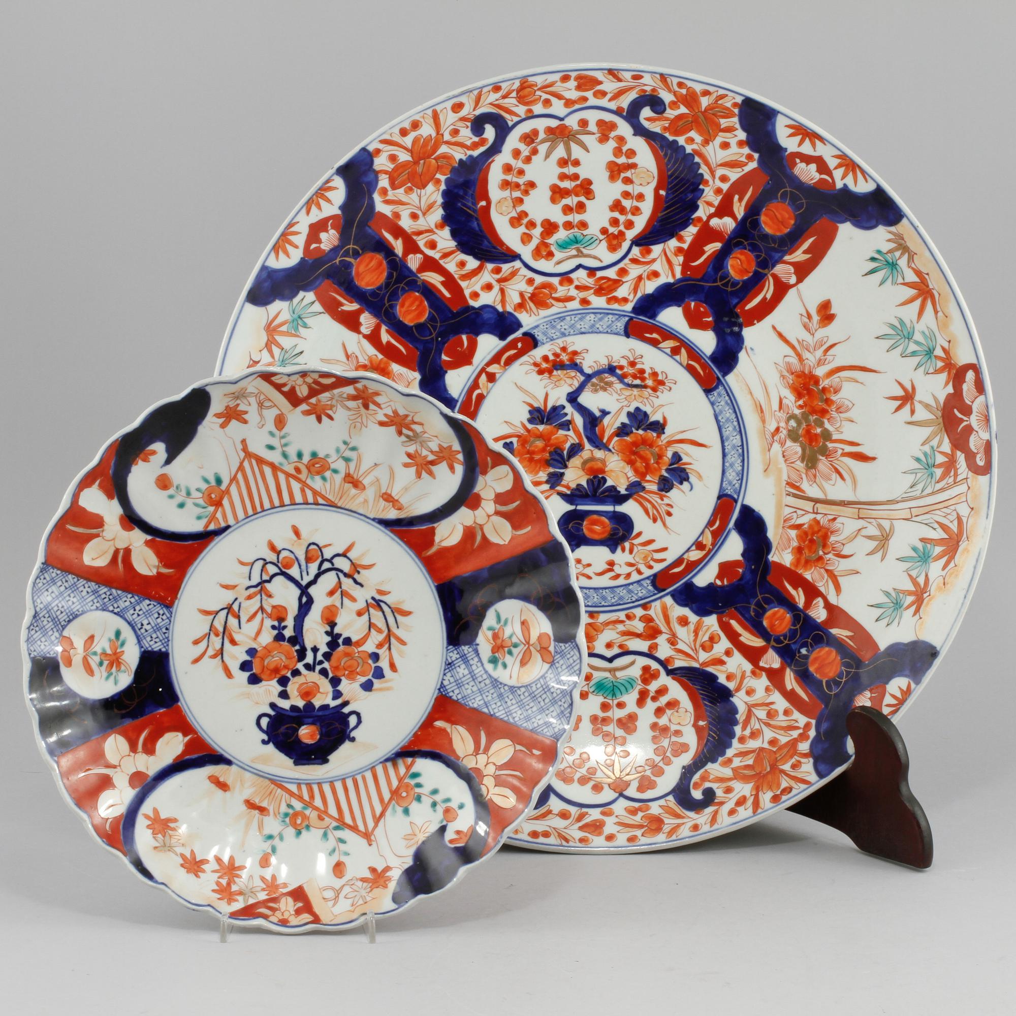 FAT, 2 st, porslin, Imari, Japan, 1900-tal.