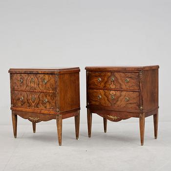 BYRÅER, ett par, gustaviansk stil, 1800-talets slut.