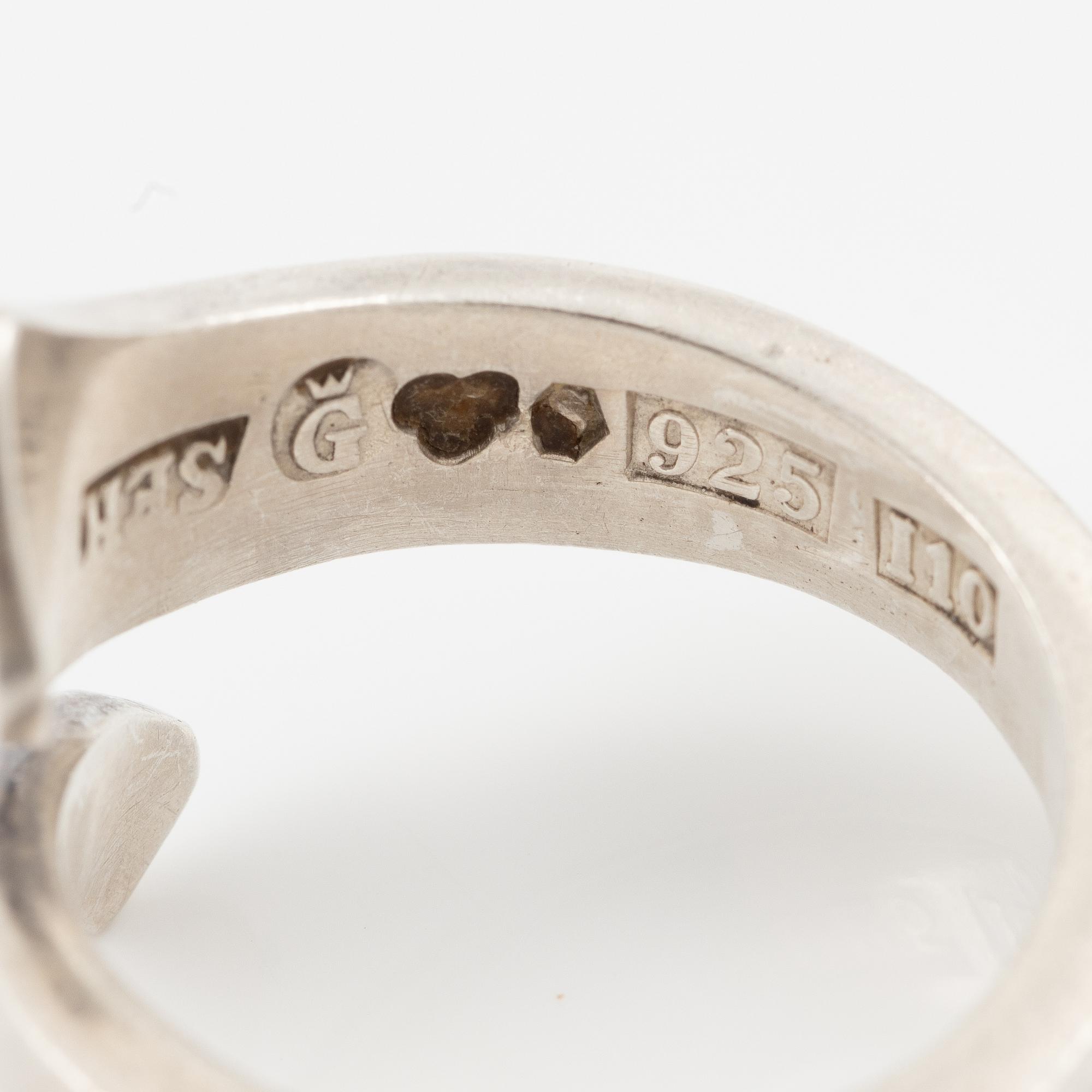 Sven-Erik Högberg samt Annette och Marie Högberg, ring, armband och collier.