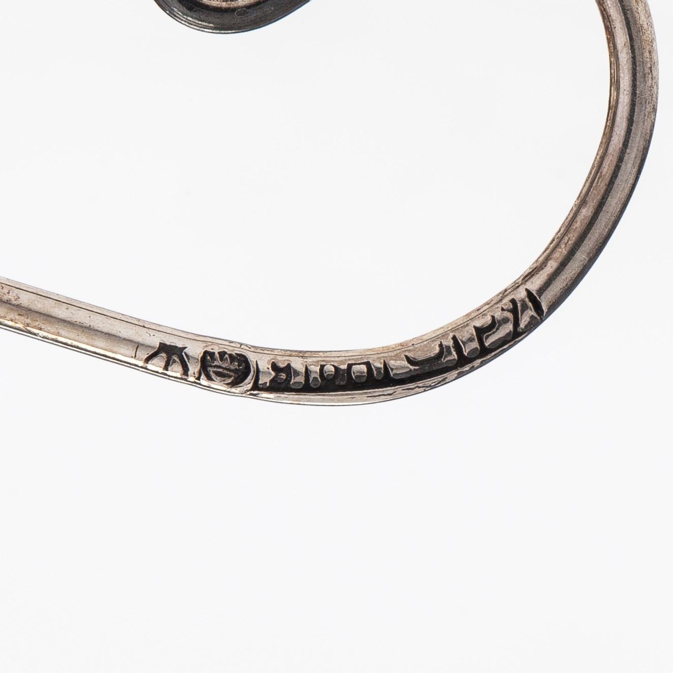 Kalevala Koru, korvakorut, hopeaa.