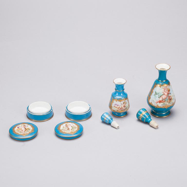 SERVISDELAR, 11 st, Sèvres-liknande märke, 1800-tal.