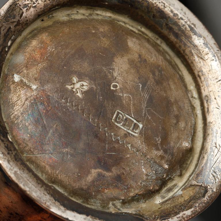 BÄGARE, 2 stycken, silver bland annat Daniel Ekelöf Örebro(verksam1723-1750). Total vikt ca 115 gram.
