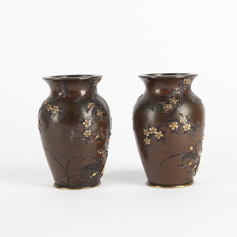 A pair of bronze vases, Japan, Meiji.