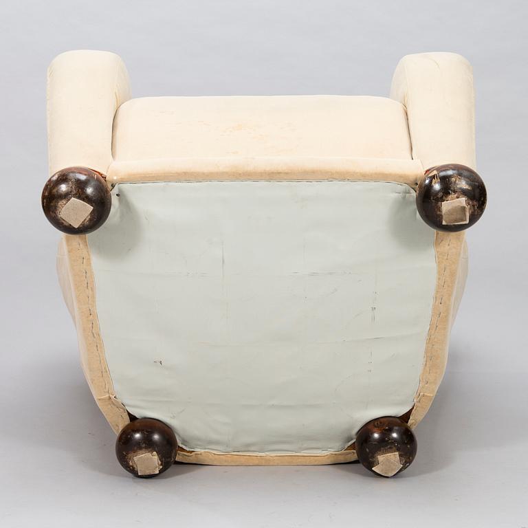 MÄRTA BLOMSTEDT,  an 'Aulanko-model' armchair. Designed in 1939.