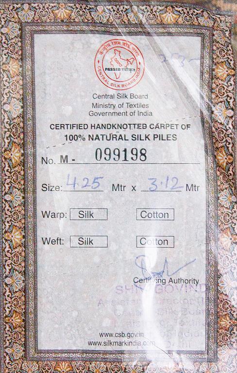 Matta, Kashmir, silkkiä, noin 312 x 425 cm.