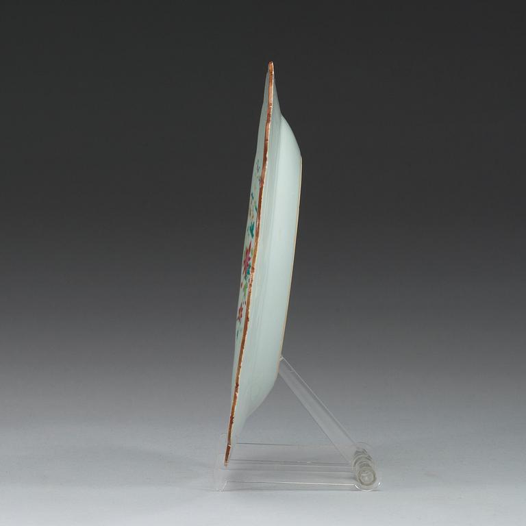 TALLRIK, vapenporslin. Qing dynastin, Qianlong (1736-95).