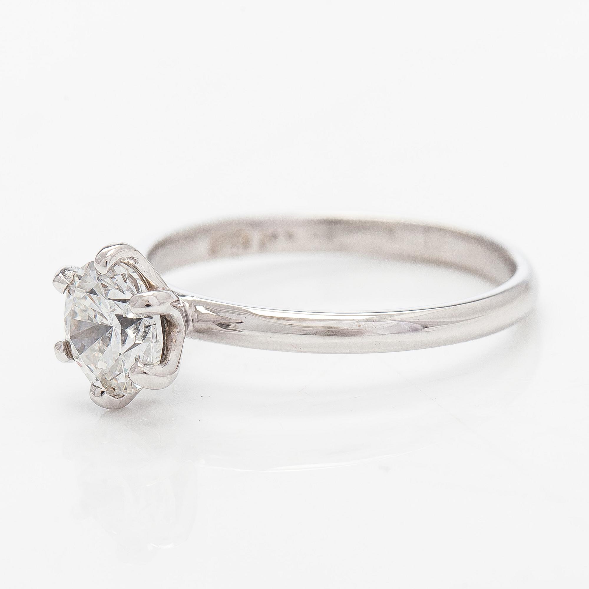 Ring, solitaire, brilliant cut diamond, 14K white gold.