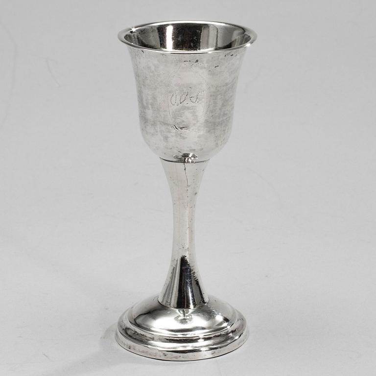 BÄGARE PÅ FOT, silver, Carl Fredrik Seseman (1781-1819), Arboga 1807. Vikt 45,4 g.