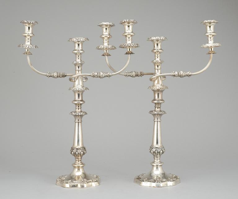 KANDELABRAR för tre ljus, ett par. nysilver. Nyrokoko, 1800-tal.