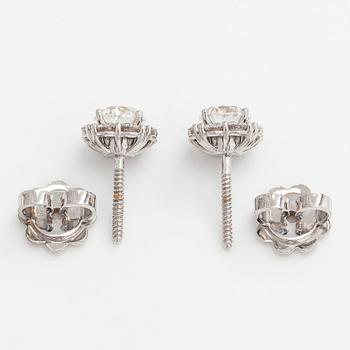 Örhängen, 18K vitguld med briljantslipade diamanter.