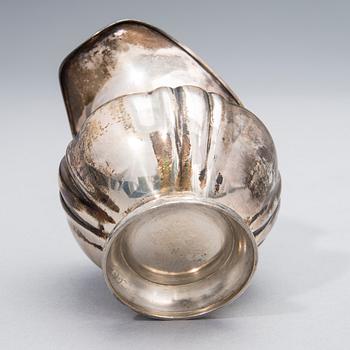 KAFFESERVIS, 3 delar, silver, Auran Kultaseppä Oy, Åbo, 1937-1938. Totalvikt 1137 g.