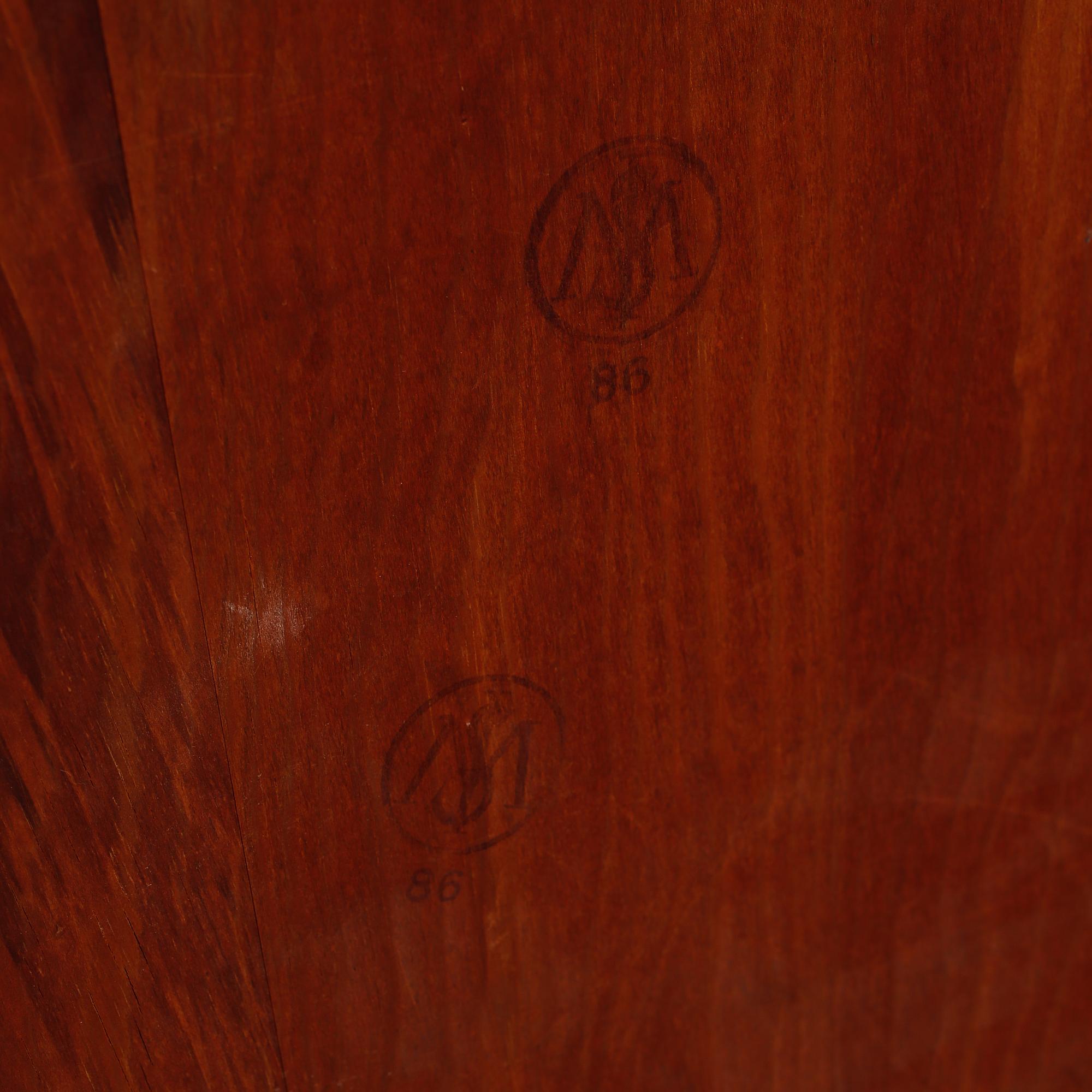 BYRÅ, rokokostil, omkring 1900-talets mitt.