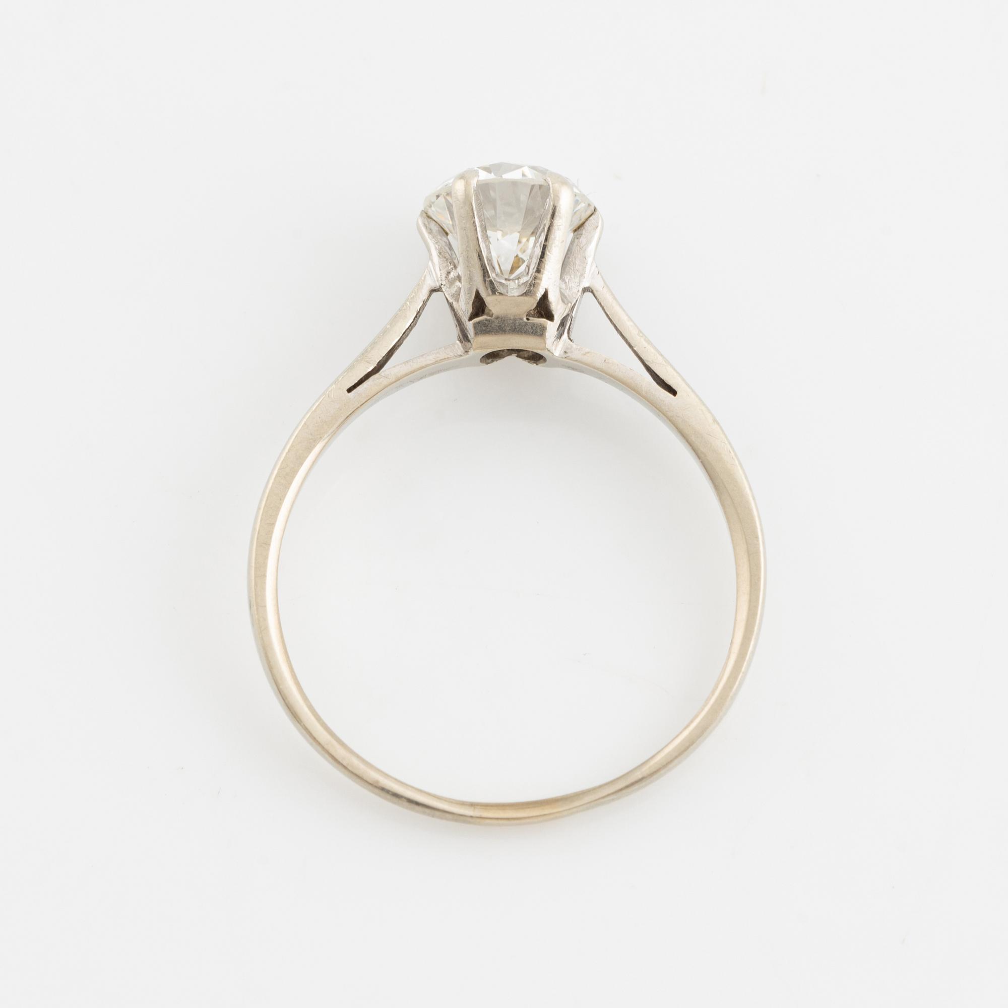 A 14K gold ring set with a round brilliant-cut diamond.