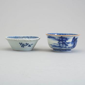 Two blue and white bowls, Qing dynasty, 18th Century.