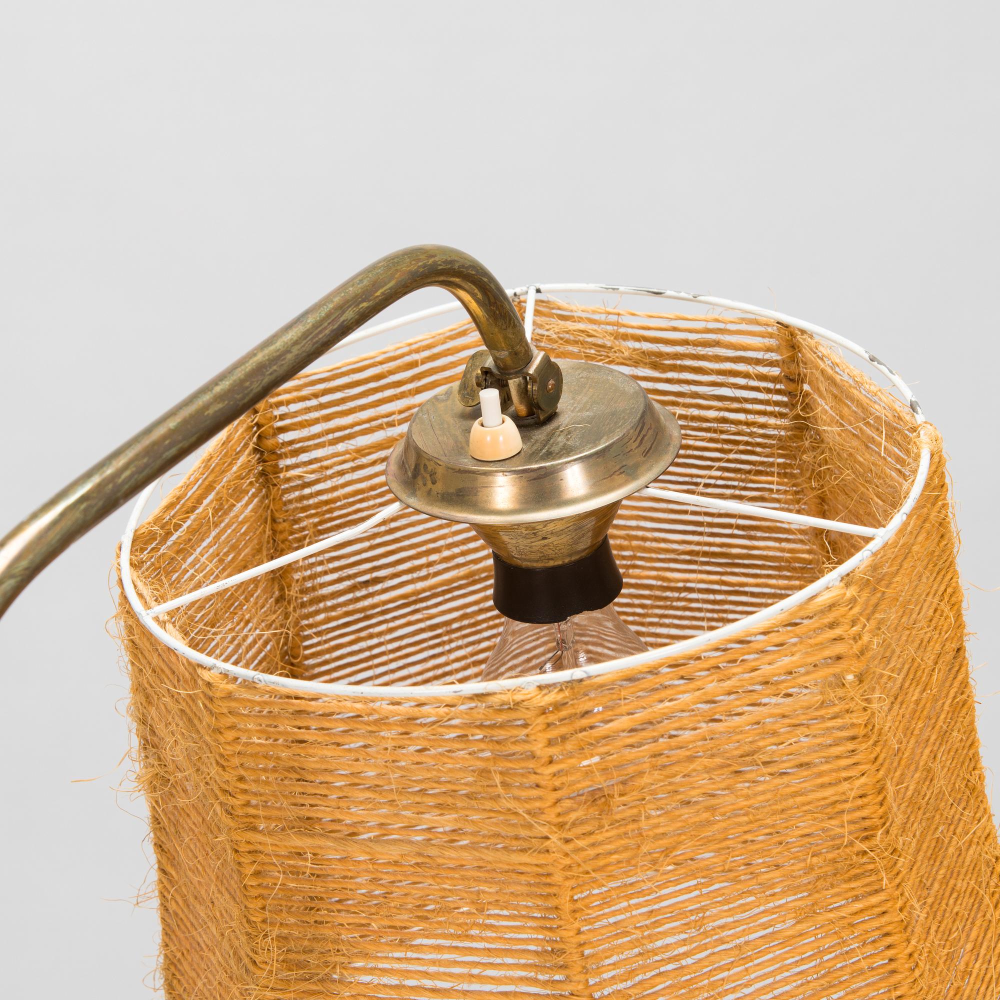 A 1950s floor lamp in brass.