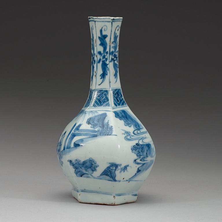 A blue and white bottle, Transition 17th century.