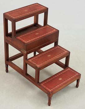 BIBLIOTEKSSTEGE / BORD, engelsk stil, 1900-tal.