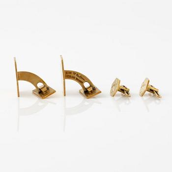 Wiwen Nilsson, a pair of cufflinks and a pair of shirt studs,  18K gold, Lund 1945.