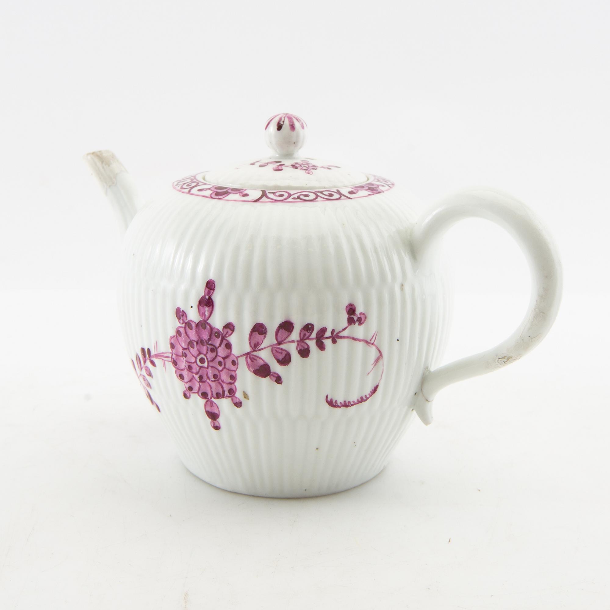 Teapot Meissen porcelain 18th century.