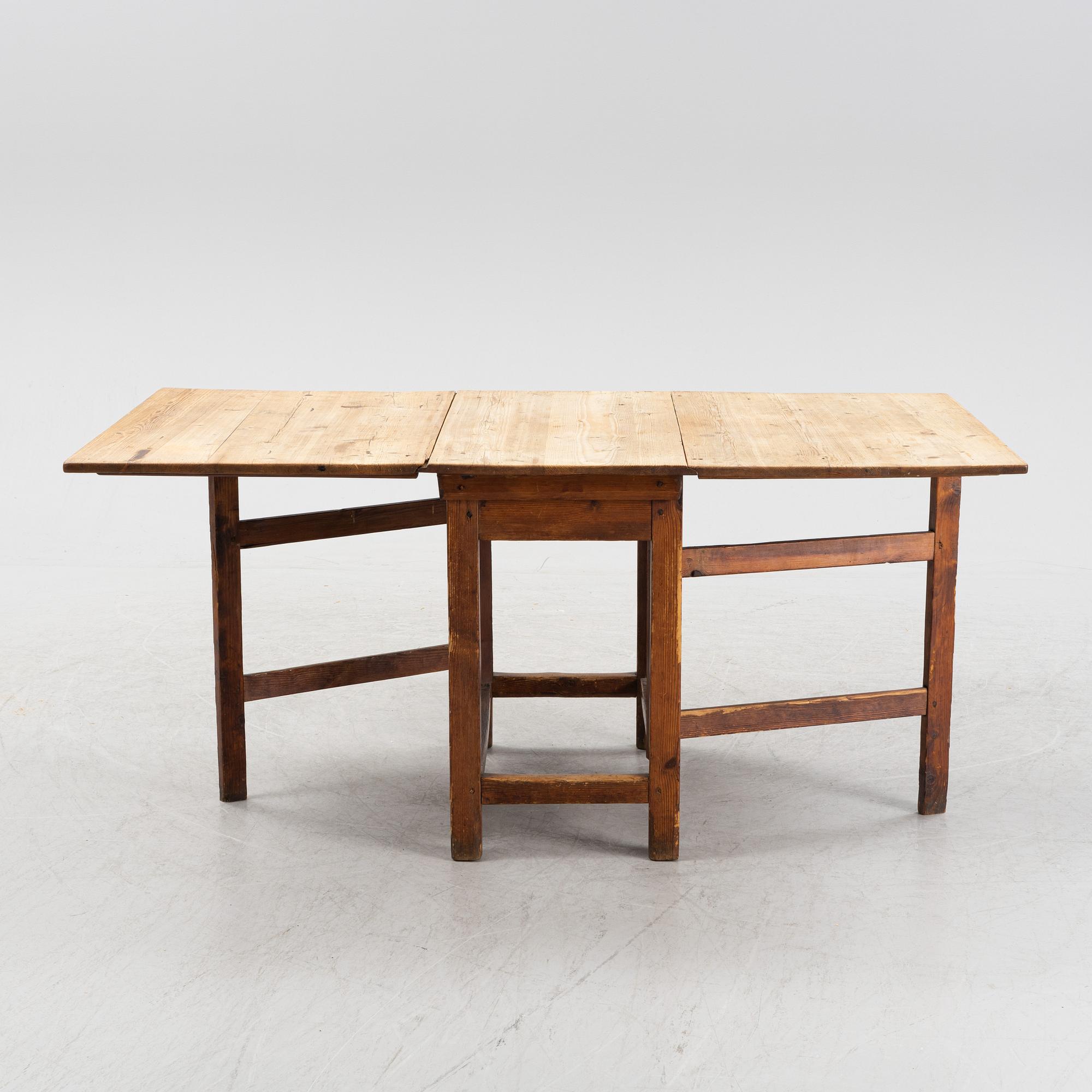 A pine gateleg table, 19th Century.