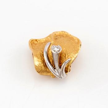 Ole Lynggaard, lås 18K rött och vitt guld med en rund briljantslipad diamant.