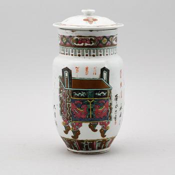 LOCKURNA, porslin, Kina, omkring år 1900.