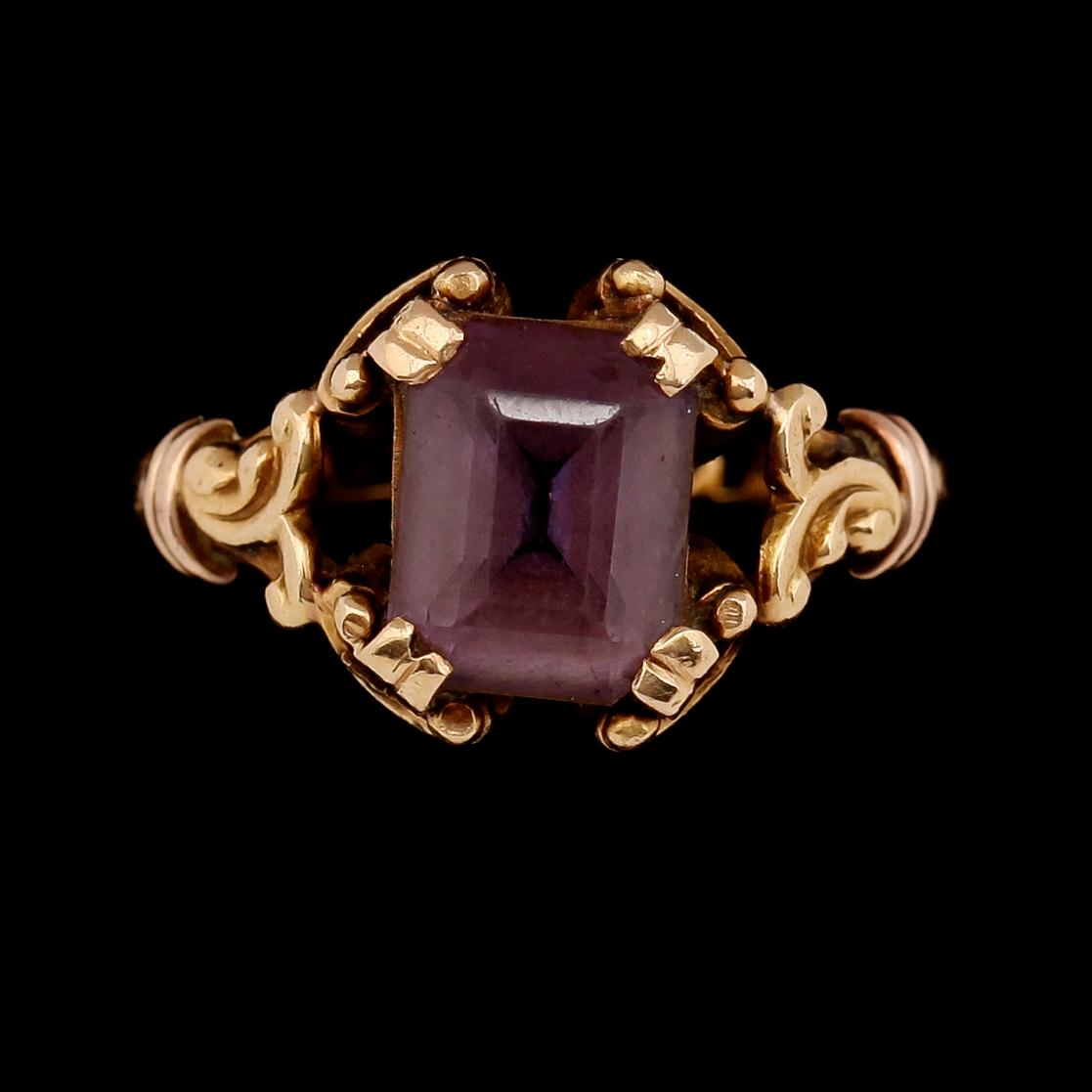 RING, 18K guld och ametist, svenska stämplar 1944. Total vikt ca 4 g.