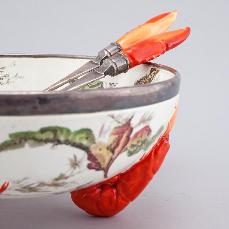 Crayfish bowl and serving tools, England, beginning of 20th century.