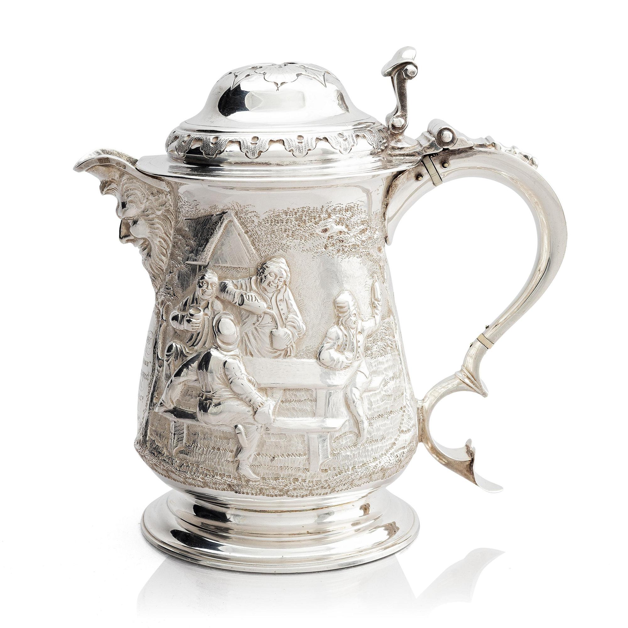 Richard Gurney & Co, dryckeskanna/presentationstrofé med lock, silver, London 1752.