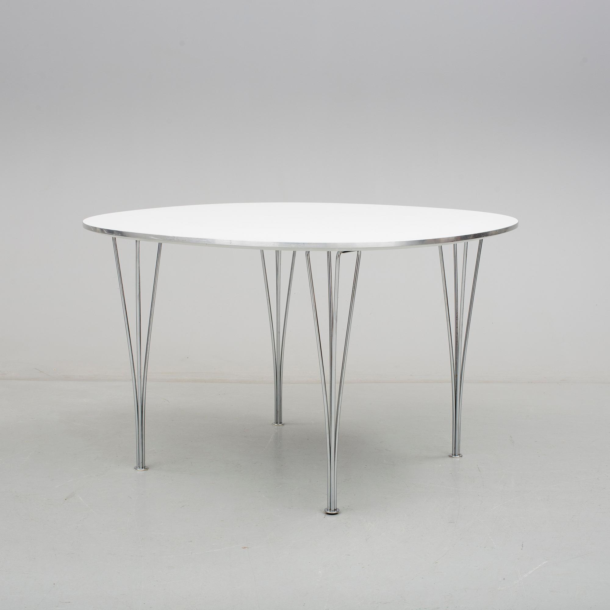 BORD, "Supercirkulär", Bruno Mathsson och Piet Hein, Fritz Hansen, Danmark, 1900-talets andra hälft.